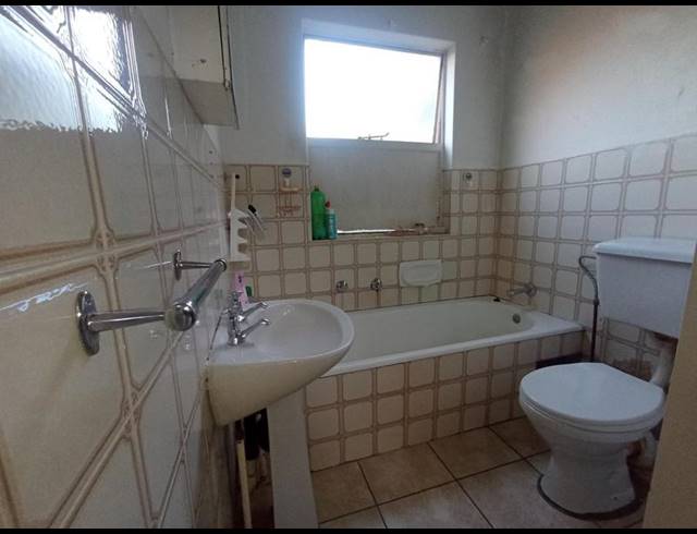 3 BEDROOM PROPERTY TO RENT IN FLORIDA LAKE